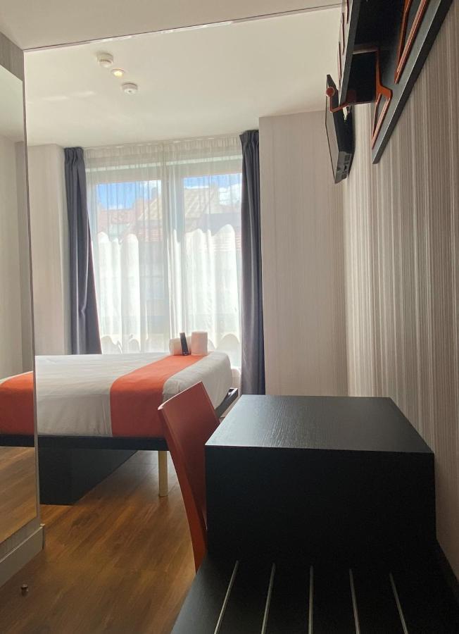 Easyhotel Lisbon Bagian luar foto