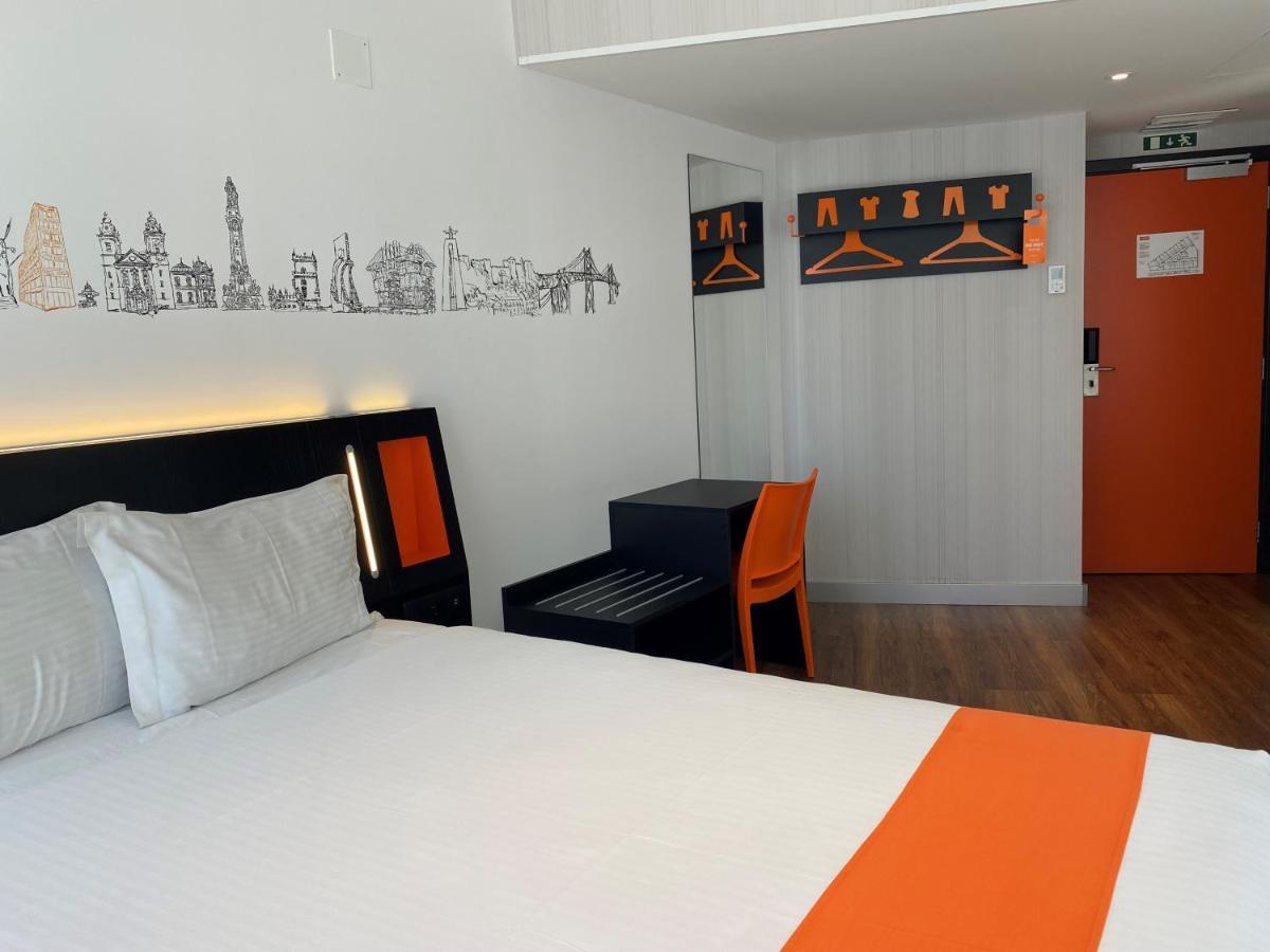 Easyhotel Lisbon Bagian luar foto